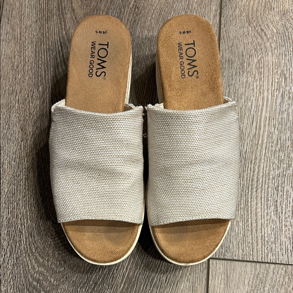 TOMS Women's Tan Mules - Picture 2 of 4